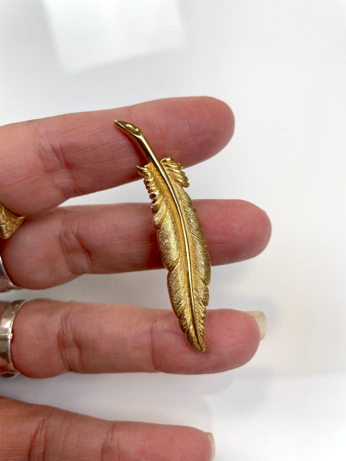 MONET NICE! VERMEIL GOLD FEATHER BROOCH *SIGNED in GOLD