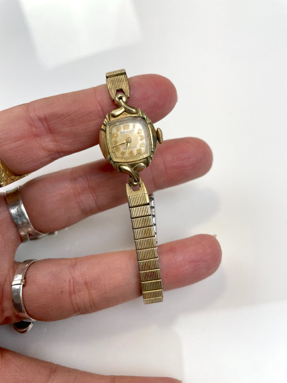 GRUEN *AS-IS* SWEET 1960S 14K GOLD-FILL LADIES WIND-UP WATCH, STRETCH BAND in GOLD