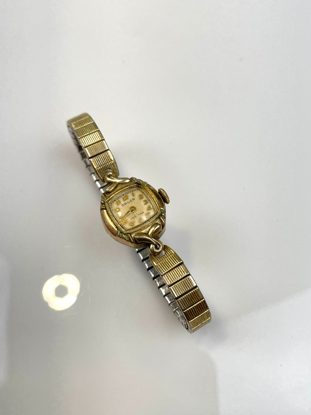 GRUEN *AS-IS* SWEET 1960S 14K GOLD-FILL LADIES WIND-UP WATCH, STRETCH BAND in GOLD