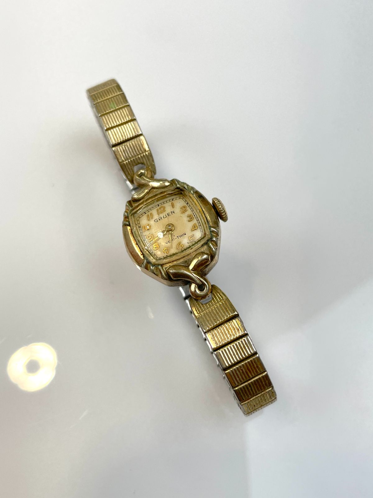 GRUEN *AS-IS* SWEET 1960S 14K GOLD-FILL LADIES WIND-UP WATCH, STRETCH BAND in GOLD