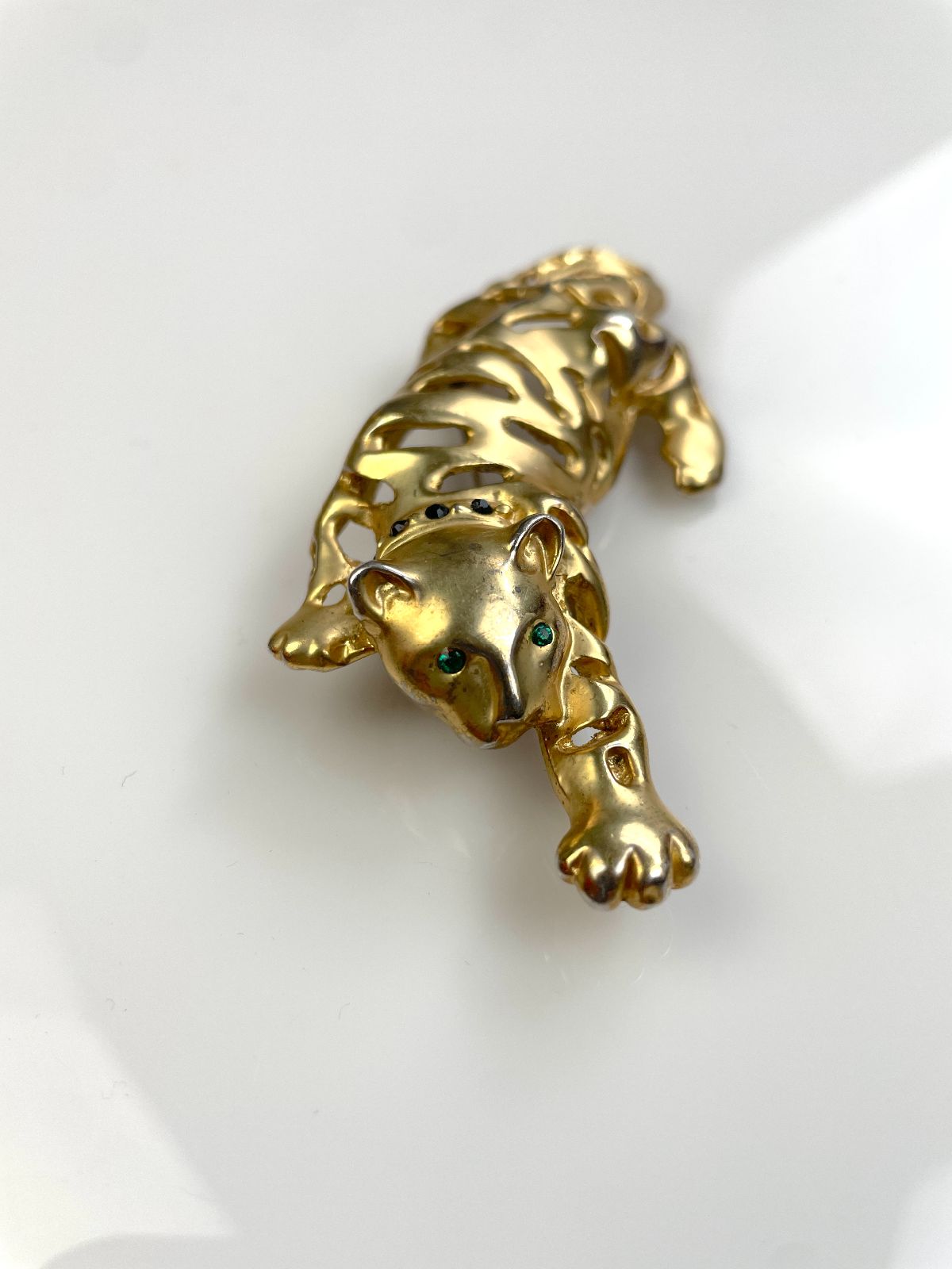 MATTE GOLD TIGER BROOCH CUT OUT, BLACK RHINESTONE ACCENTS