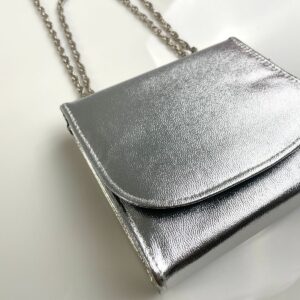 CUTE! RETRO METALLIC SILVER STRUCTURED HANDBAG, CHAIN STRAP in SILVER