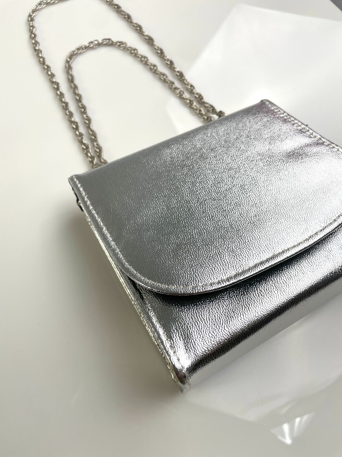 CUTE! RETRO METALLIC SILVER STRUCTURED HANDBAG, CHAIN STRAP in SILVER