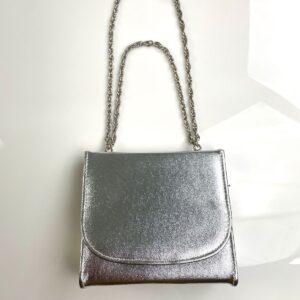 CUTE! RETRO METALLIC SILVER STRUCTURED HANDBAG, CHAIN STRAP in SILVER