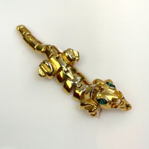 LOVE! 1990S HIGH POLISHED GOLD PLATED ARTICULATED CROCODILE BROOCH, JEWEL EYES in GOLD, GREEN