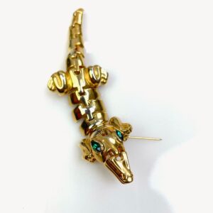 LOVE! 1990S HIGH POLISHED GOLD PLATED ARTICULATED CROCODILE BROOCH, JEWEL EYES in GOLD, GREEN