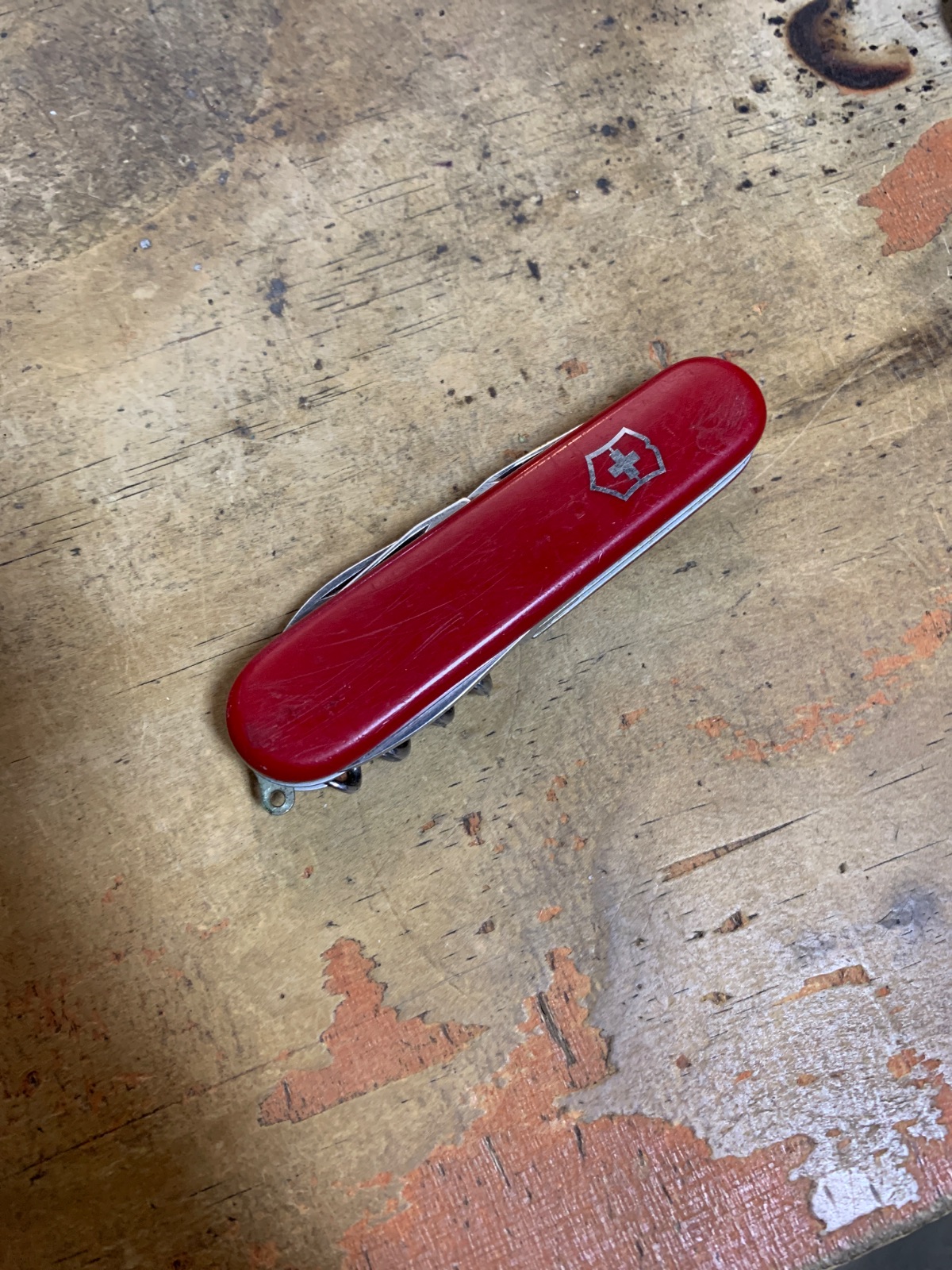 VICTORINOX VICTORINOX SWISS ARMY RED POCKET FOLDING KNIFE MULTI TOOL in RED