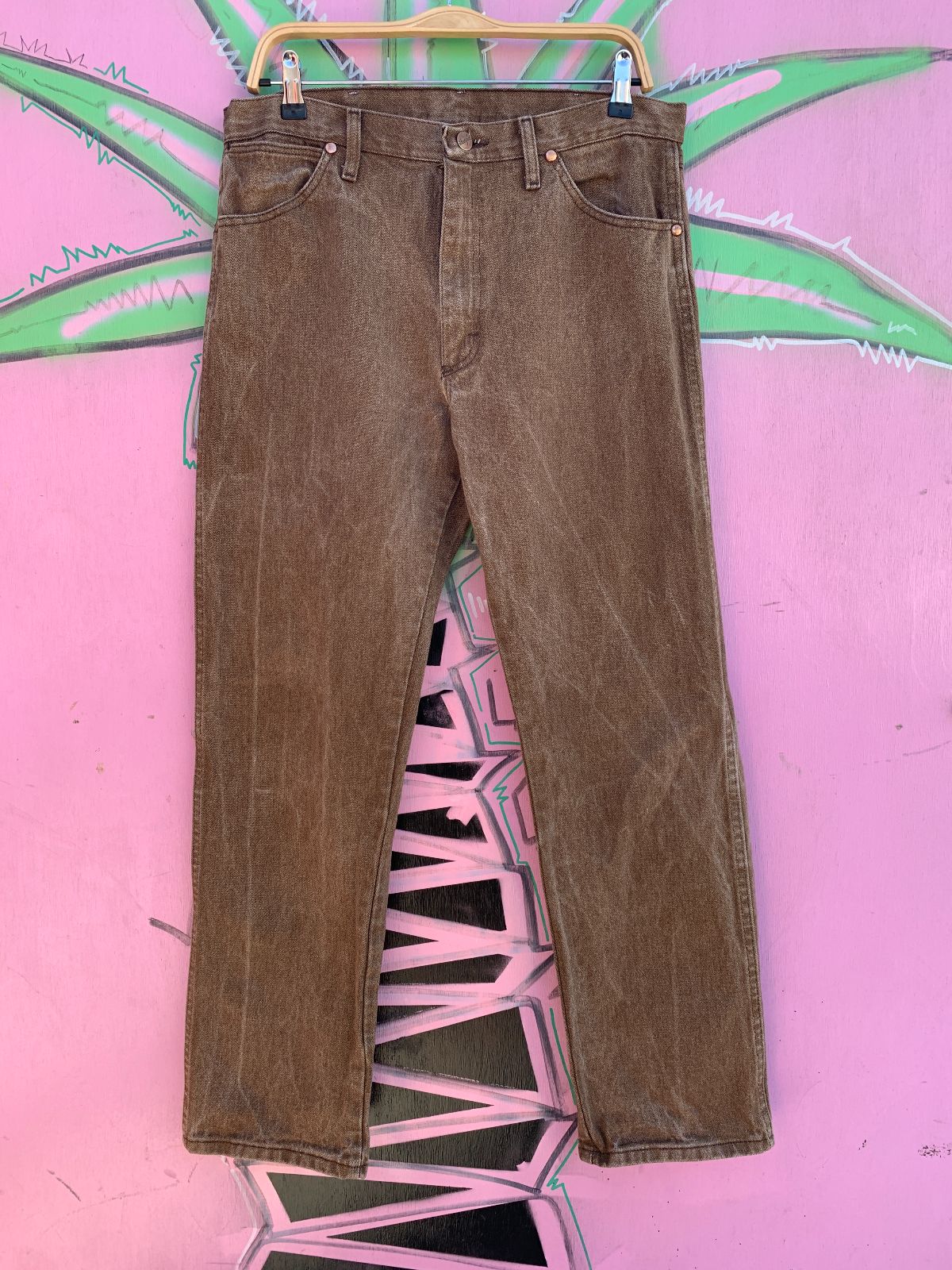 WRANGLER FADED WRANGLER A001 BROWN STRAIGHT LEG JEANS in BROWN