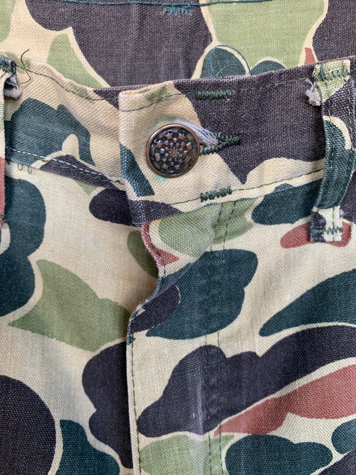 CHARLES DALY AS-IS 80S DISTRESSED CHARLES DALY CAMO CUT OFF SHORTS in GREEN
