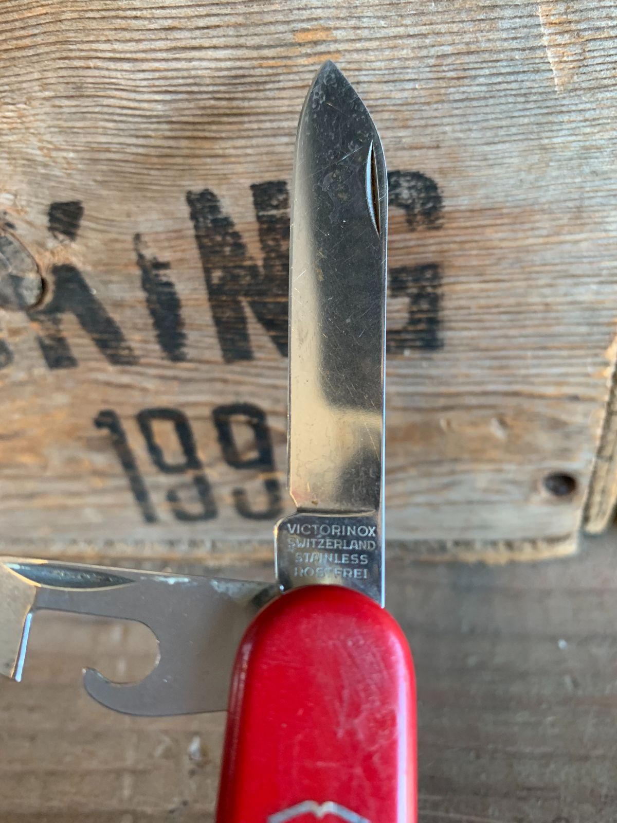 VICTORINOX VICTORINOX SWISS ARMY RED POCKET FOLDING KNIFE MULTI TOOL in RED