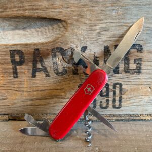 VICTORINOX VICTORINOX SWISS ARMY RED POCKET FOLDING KNIFE MULTI TOOL in RED