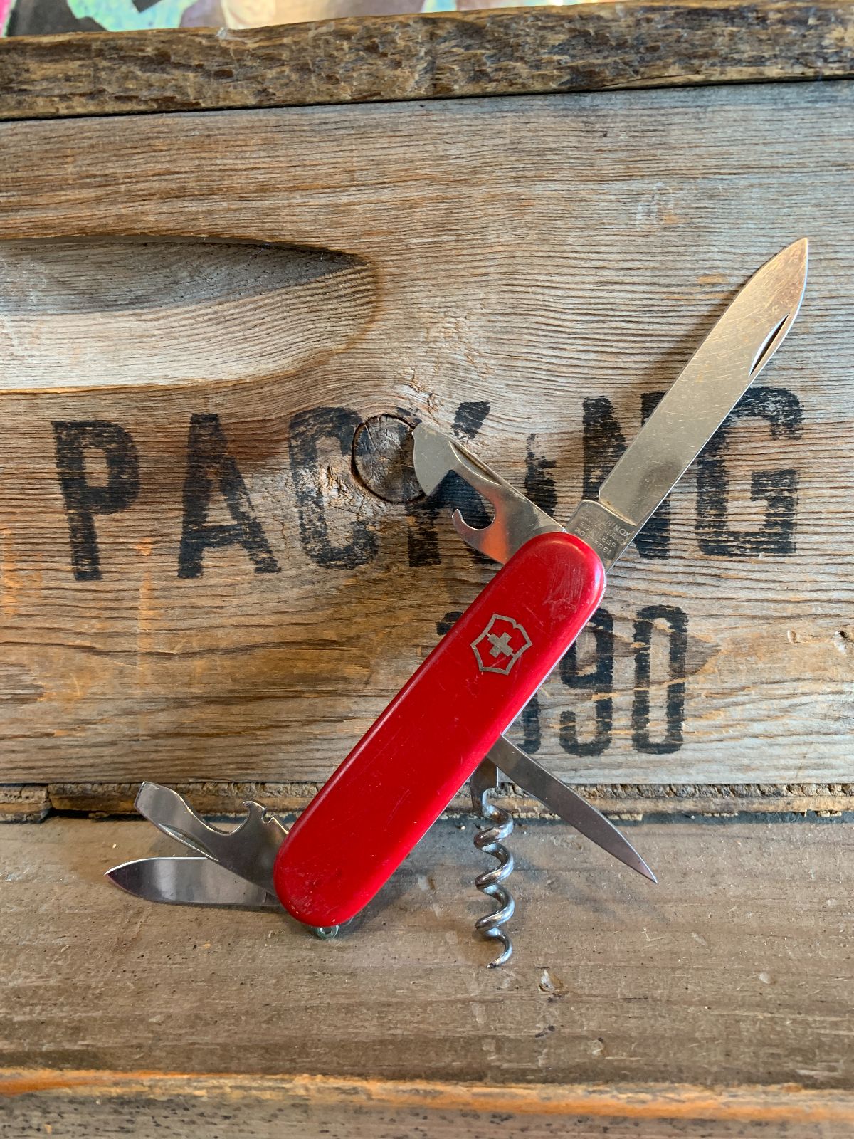 VICTORINOX VICTORINOX SWISS ARMY RED POCKET FOLDING KNIFE MULTI TOOL in RED