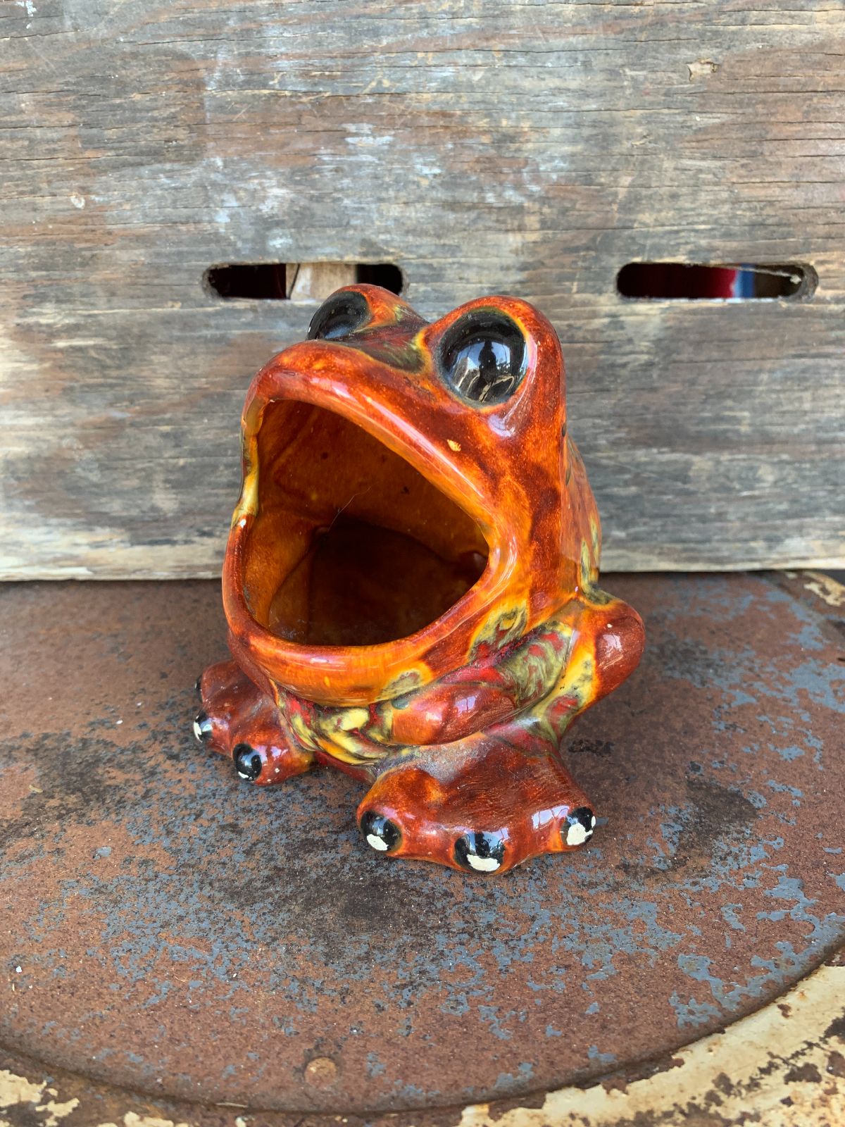 CERAMIC FROG WITH OPEN MOUTH FIGURINE in BROWN
