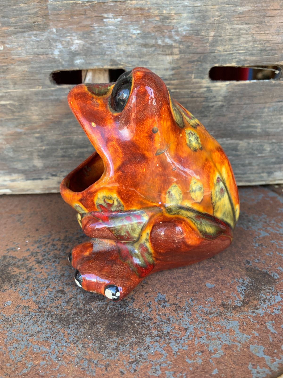 CERAMIC FROG WITH OPEN MOUTH FIGURINE in BROWN