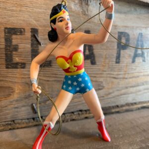 DC COMICS 96 WONDER WOMAN FIGURINE ORNAMENT WITH LASSO in RED