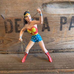 DC COMICS 96 WONDER WOMAN FIGURINE ORNAMENT WITH LASSO in RED