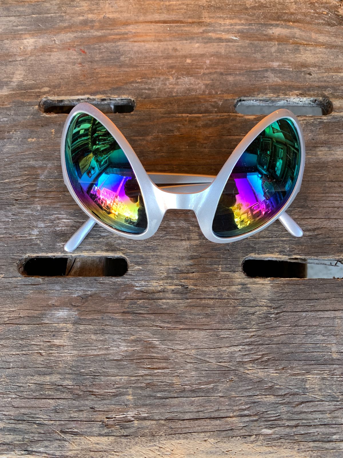 AS-IS Y2K RAVE WARE ALIEN EYE SUNGLASSES in SILVER
