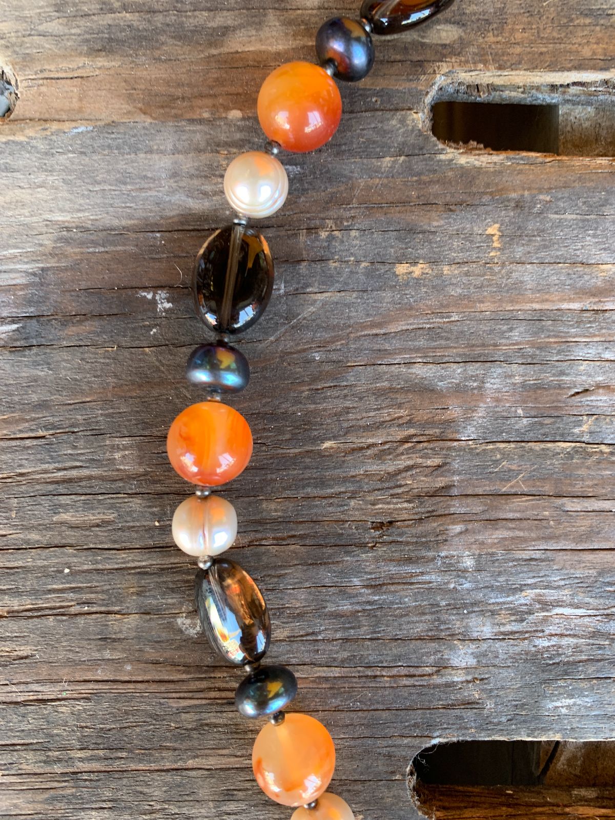 PEARL AND GLASS BEADED NECKLACE in BROWN