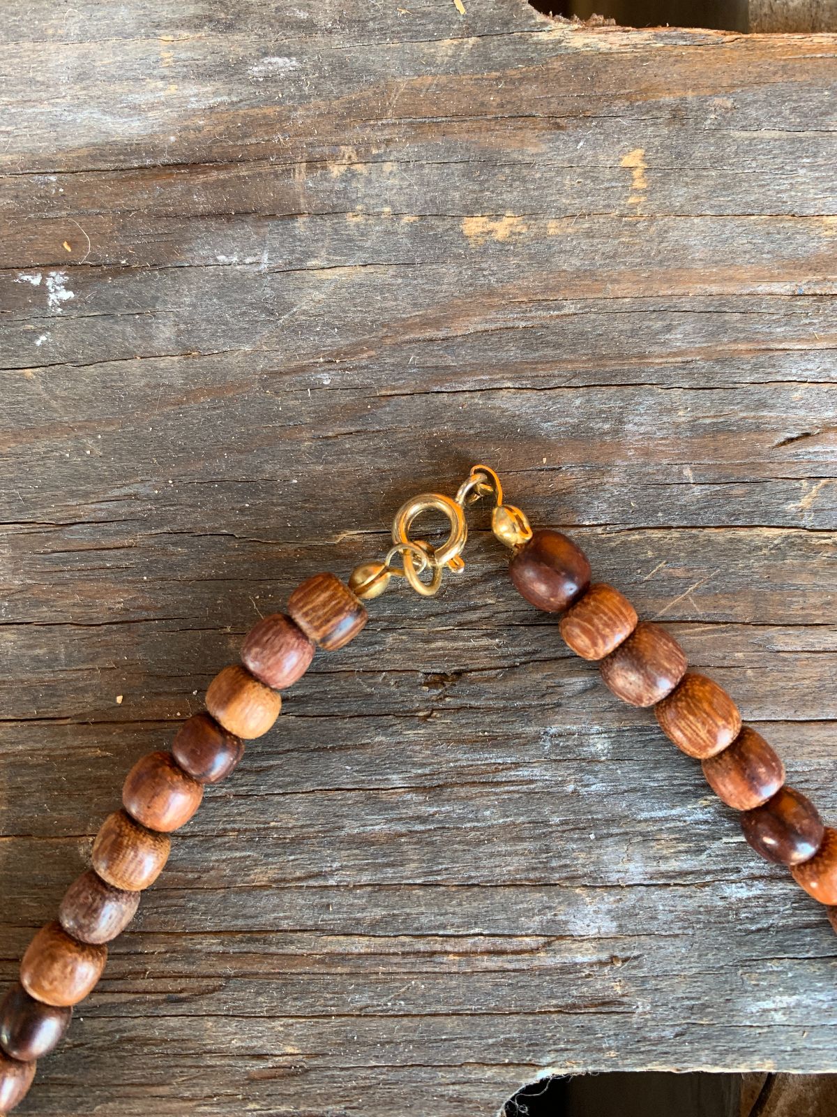 VINTAGE WOOD BEADED NECKLACE in BROWN