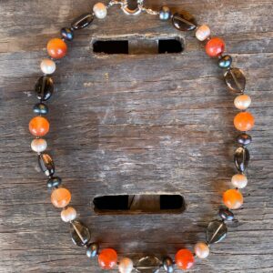 PEARL AND GLASS BEADED NECKLACE in BROWN