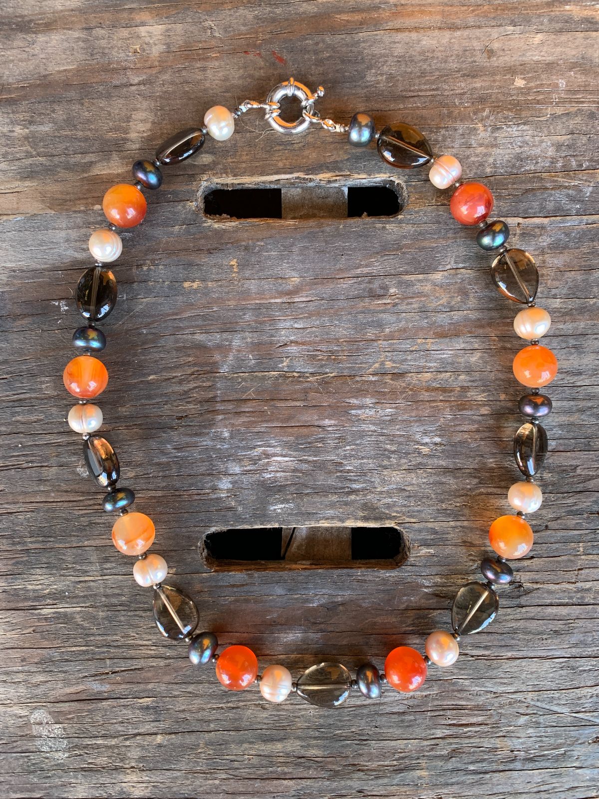 PEARL AND GLASS BEADED NECKLACE in BROWN