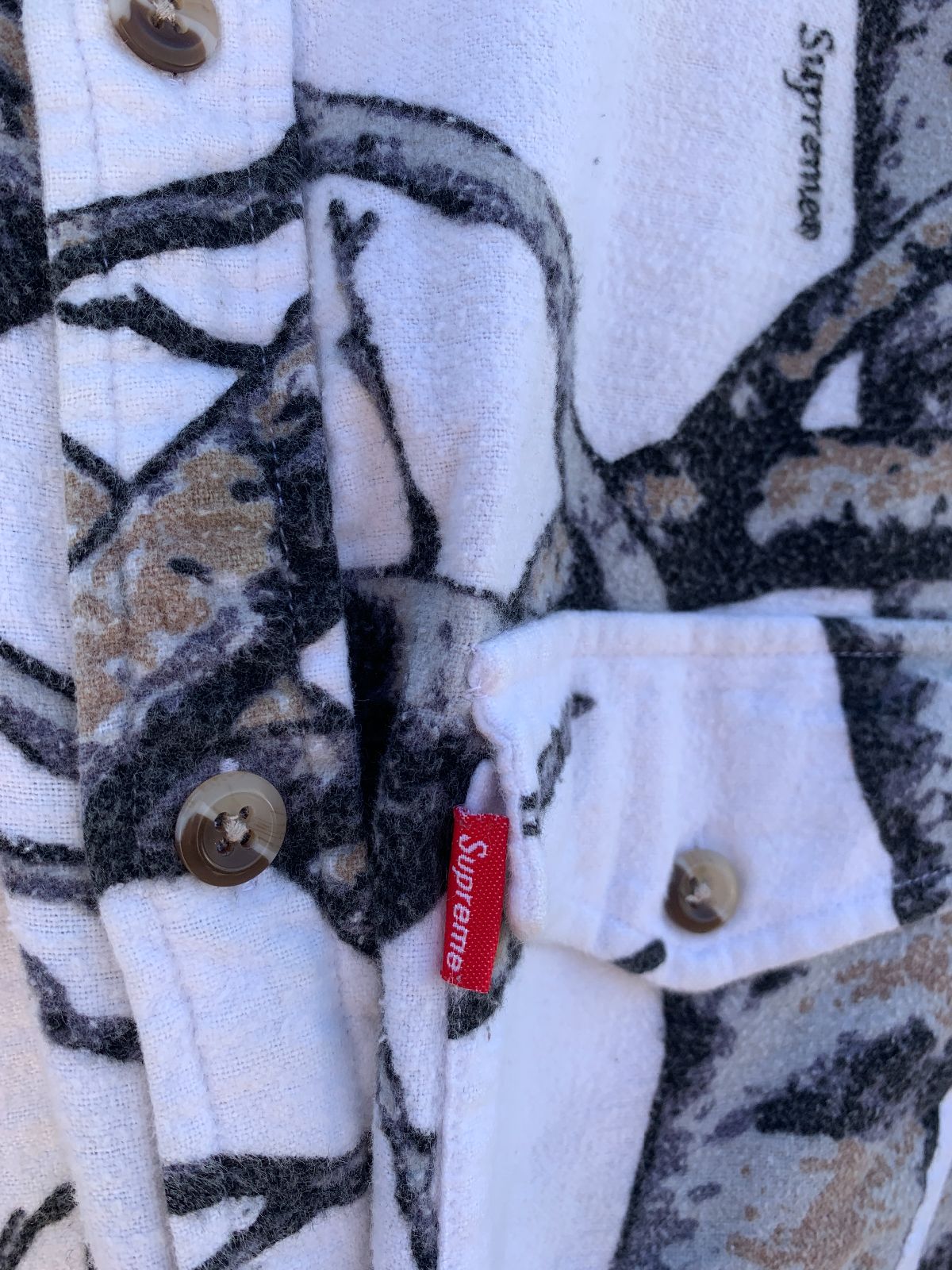 SUPREME *AS-IS* SUPREME REALTREE FLEECE BUTTON DOWN SHIRT in WHITE
