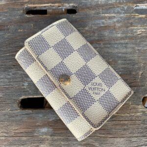 LOUIS VUITTON LOUIS VUITTON DAMIER AZUR 6 KEY HOLDER in WHITE