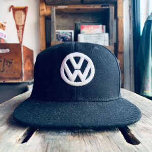 CLASSIC VOLKSWAGEN LOGO SNAPBACK in BLACK