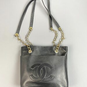 CHANEL 1990S LARGE EMBOSSED CC LOGO, SUPPLE LEATHER TOTE STYLE PURSE, DOUBLE LEATHER & CHAIN HANDLE, FRONT SLIP POCKET in BLACK, GOLD